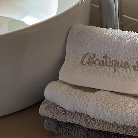 Boutique In The Heart Of * Μοντεκατίνι Τέρμε